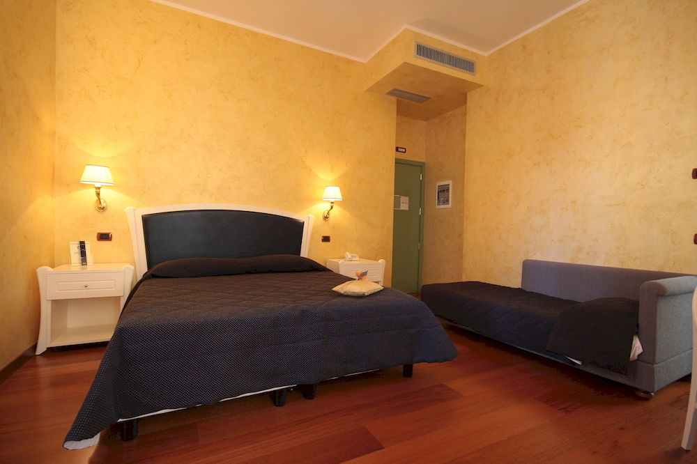 Hotel Rojan 술모나 외부 사진