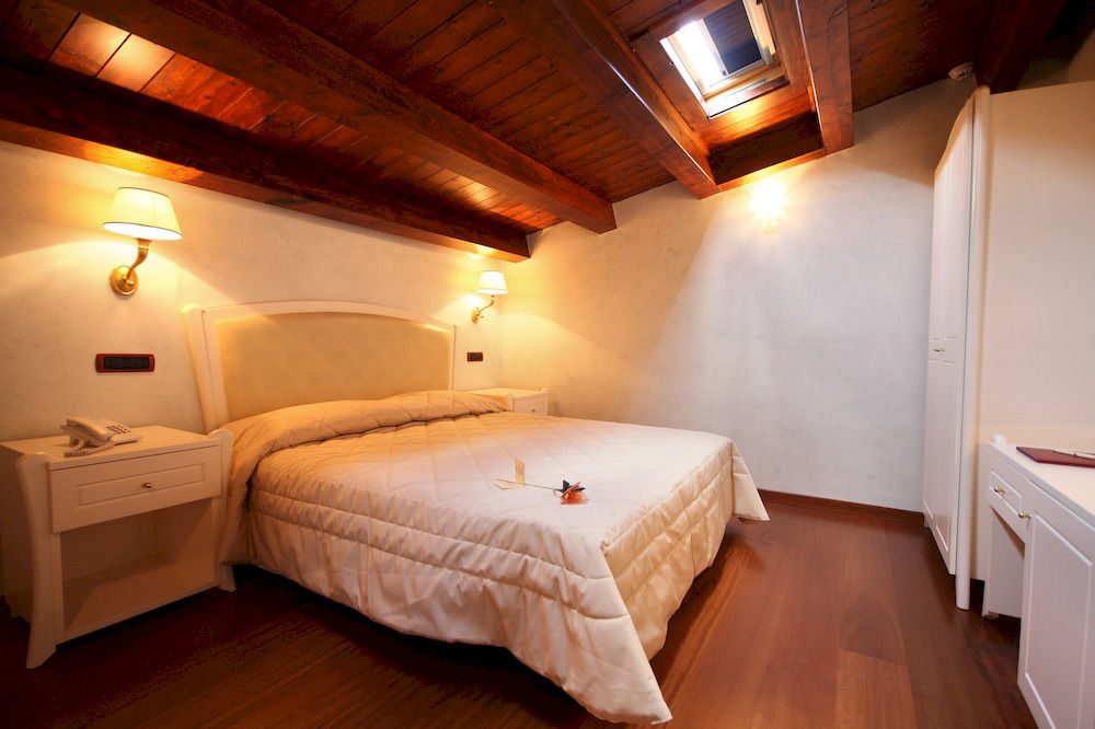 Hotel Rojan 술모나 외부 사진