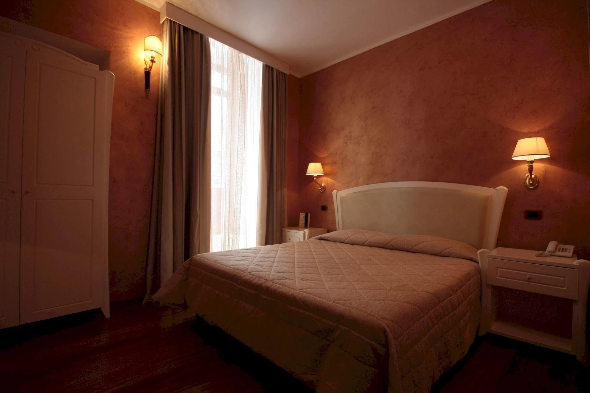 Hotel Rojan 술모나 외부 사진