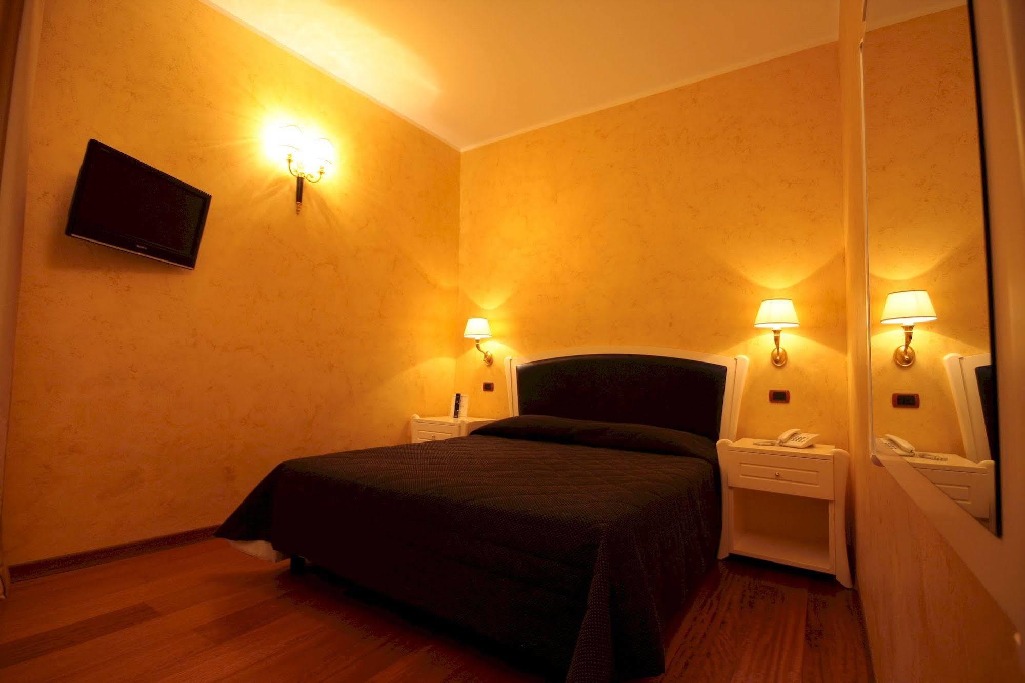 Hotel Rojan 술모나 외부 사진