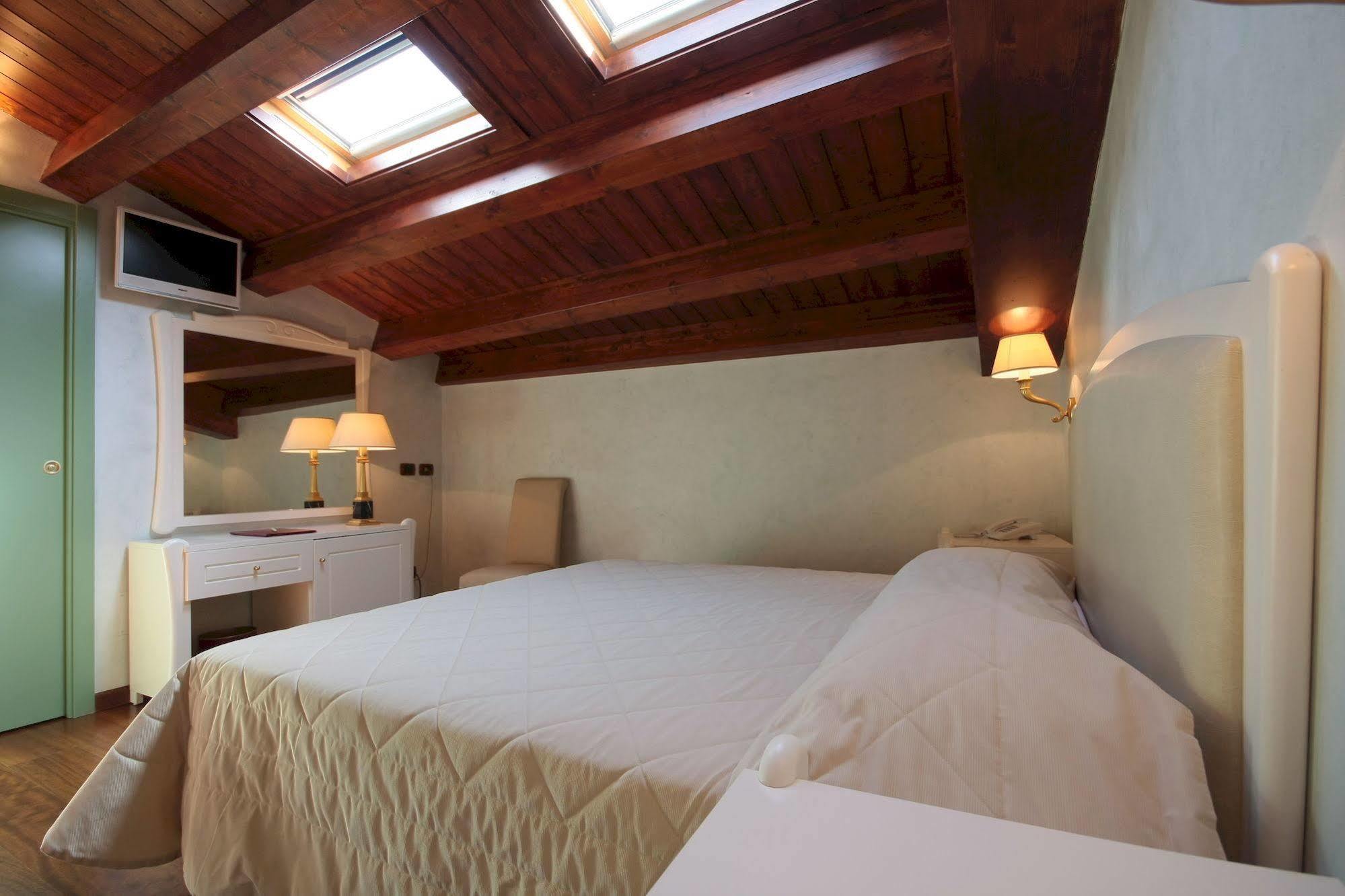 Hotel Rojan 술모나 외부 사진