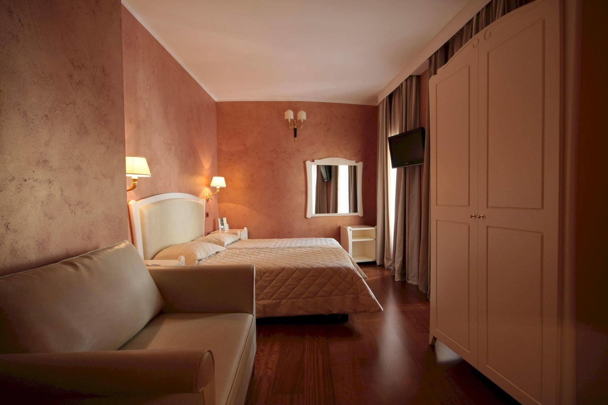 Hotel Rojan 술모나 외부 사진
