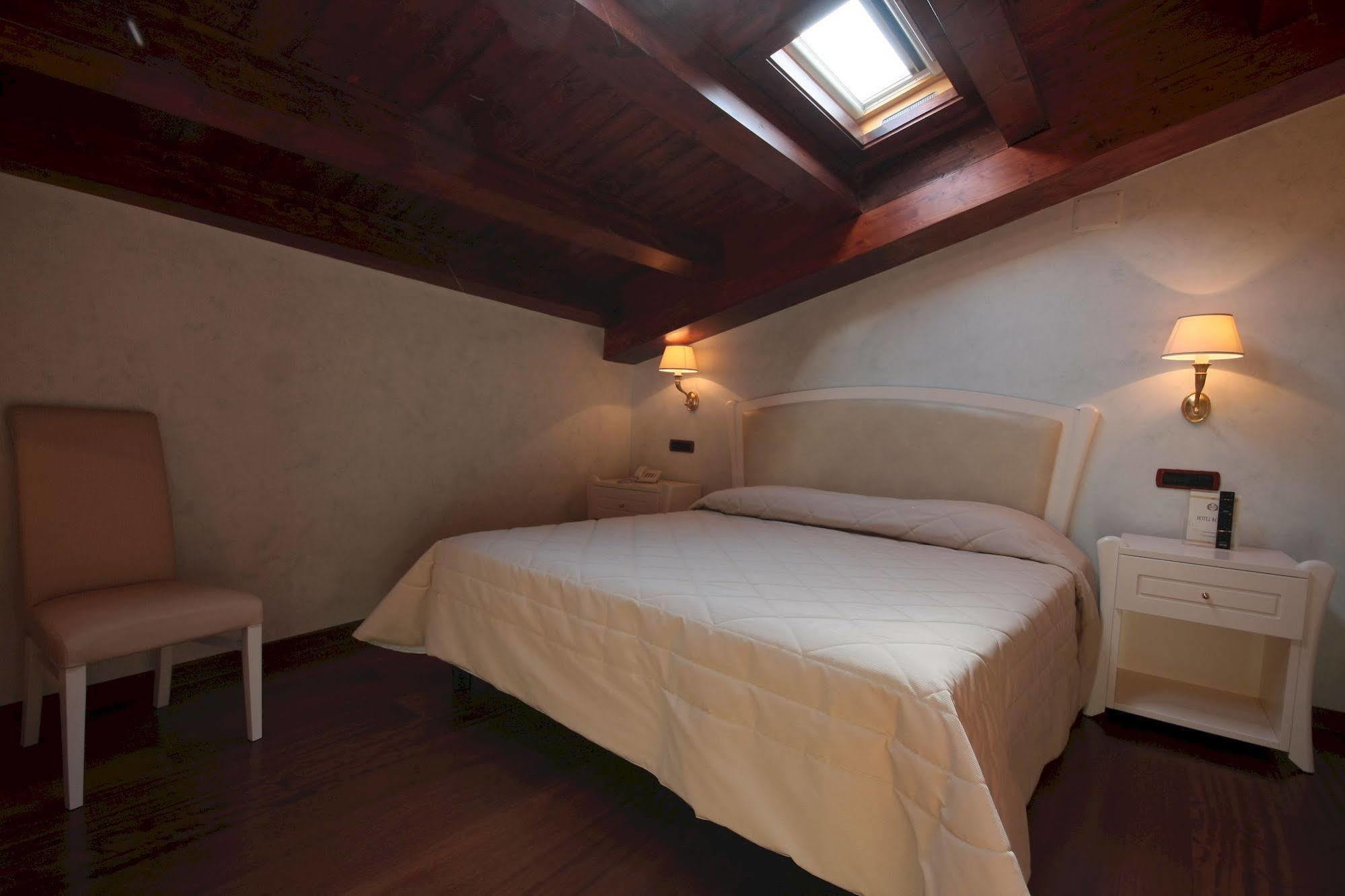Hotel Rojan 술모나 외부 사진