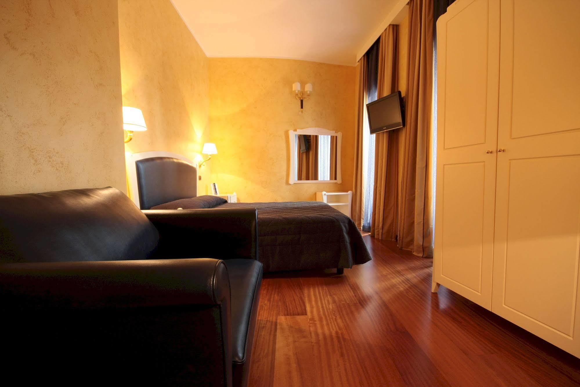 Hotel Rojan 술모나 외부 사진