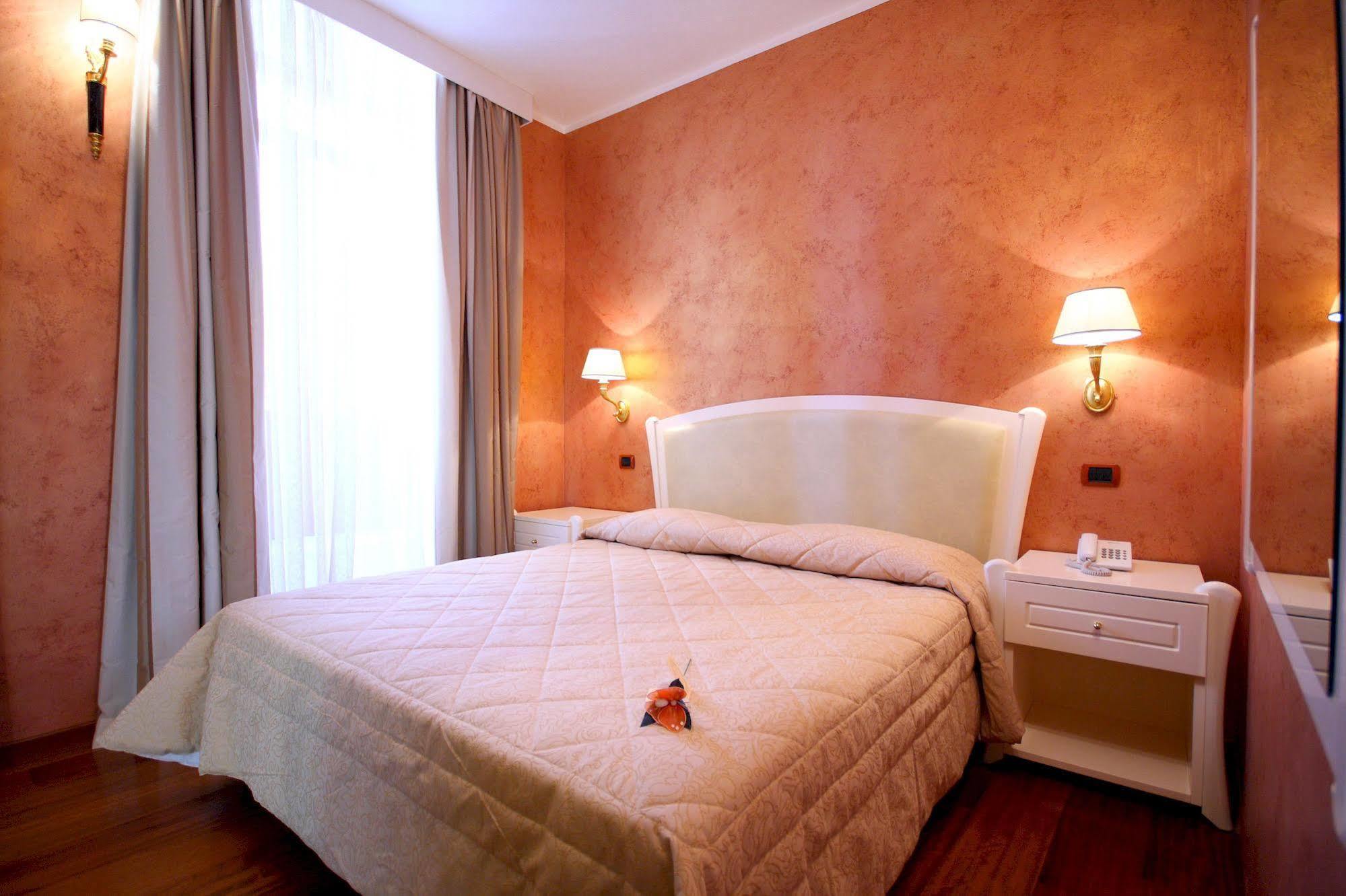 Hotel Rojan 술모나 외부 사진