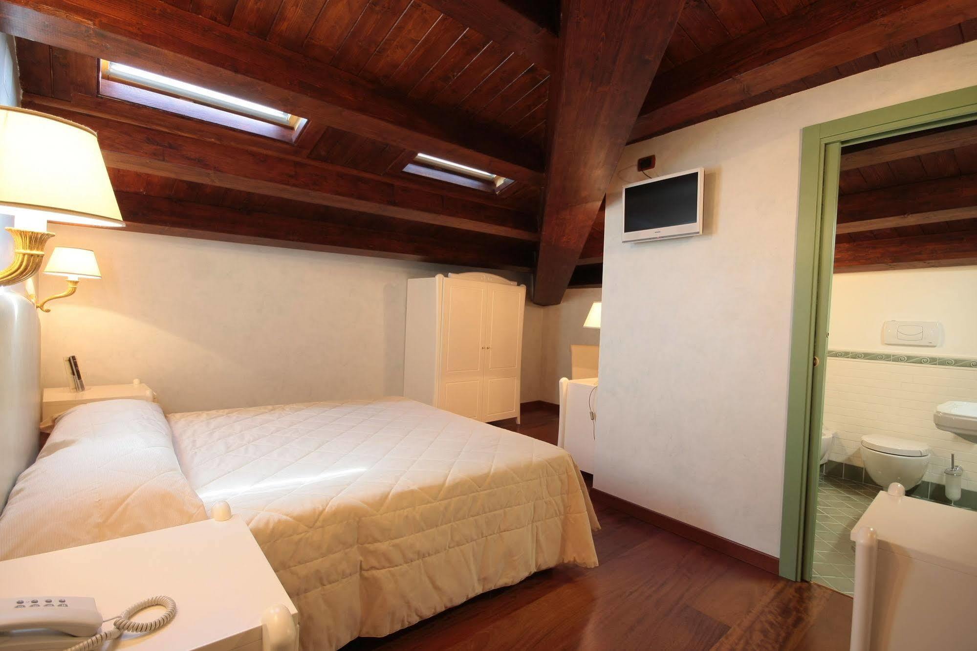 Hotel Rojan 술모나 외부 사진